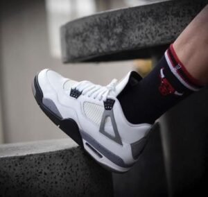 Nikee air jordan 4 white cement