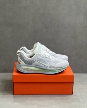 Nikee Zoom Vomero 18 Silver College Grey